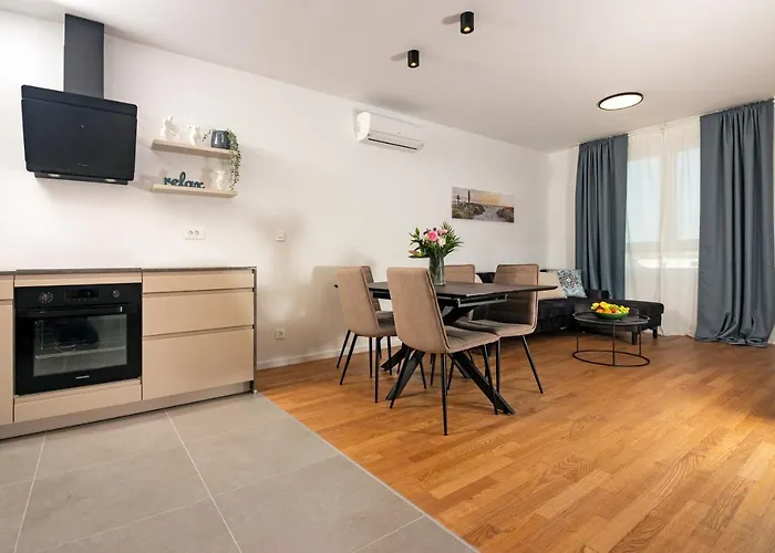 Marco Apartment Split